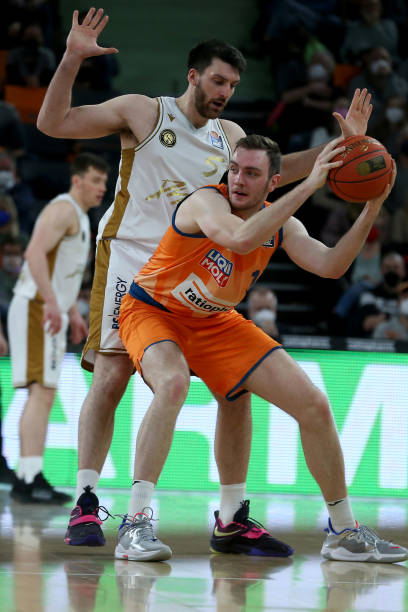 通过这些进 通过这些进