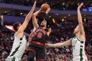 相比之下 相比之下